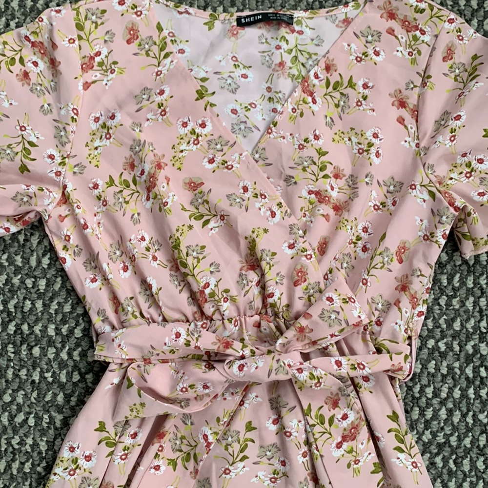 SHEIN Ditsy Floral Print Belted Dress - Picture 5 of 8